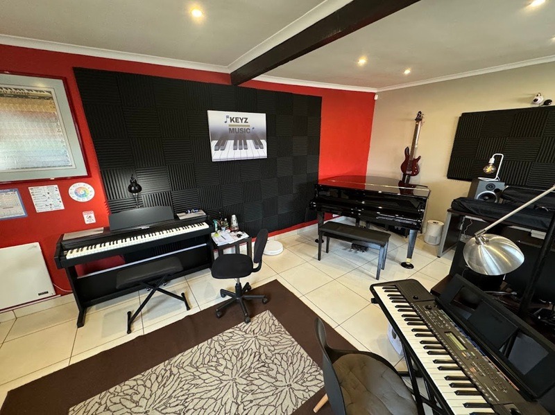 Music studio lessons in Alberton - student learning music at Keyz Music
